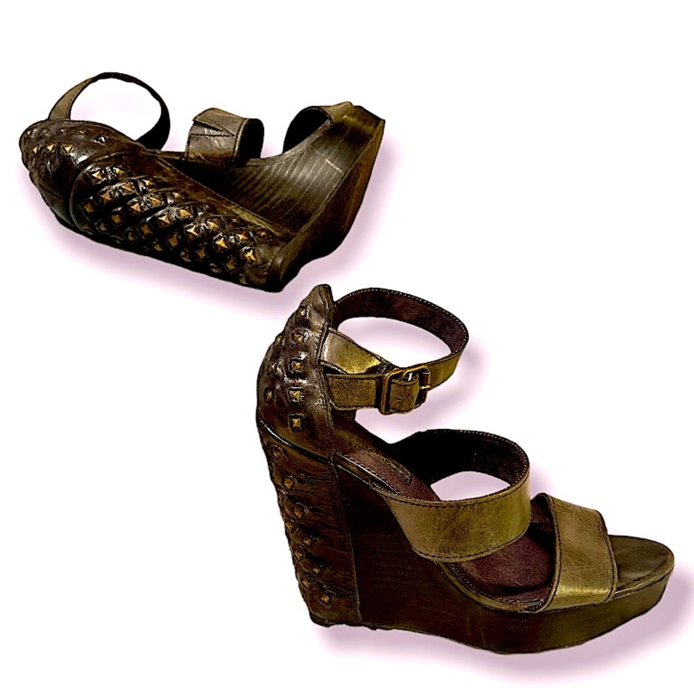 Calvin Klein studded platform wedges. Sz.10
